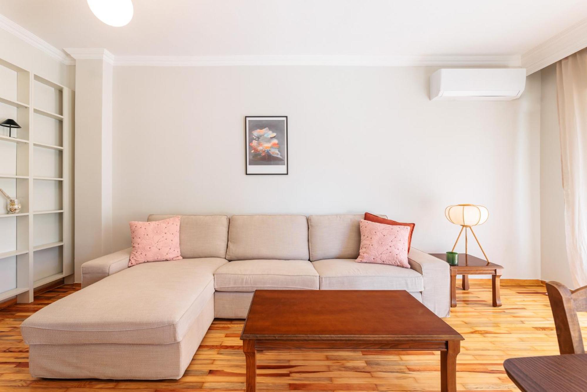 F & B Collection - Flat For 4 Apartment *