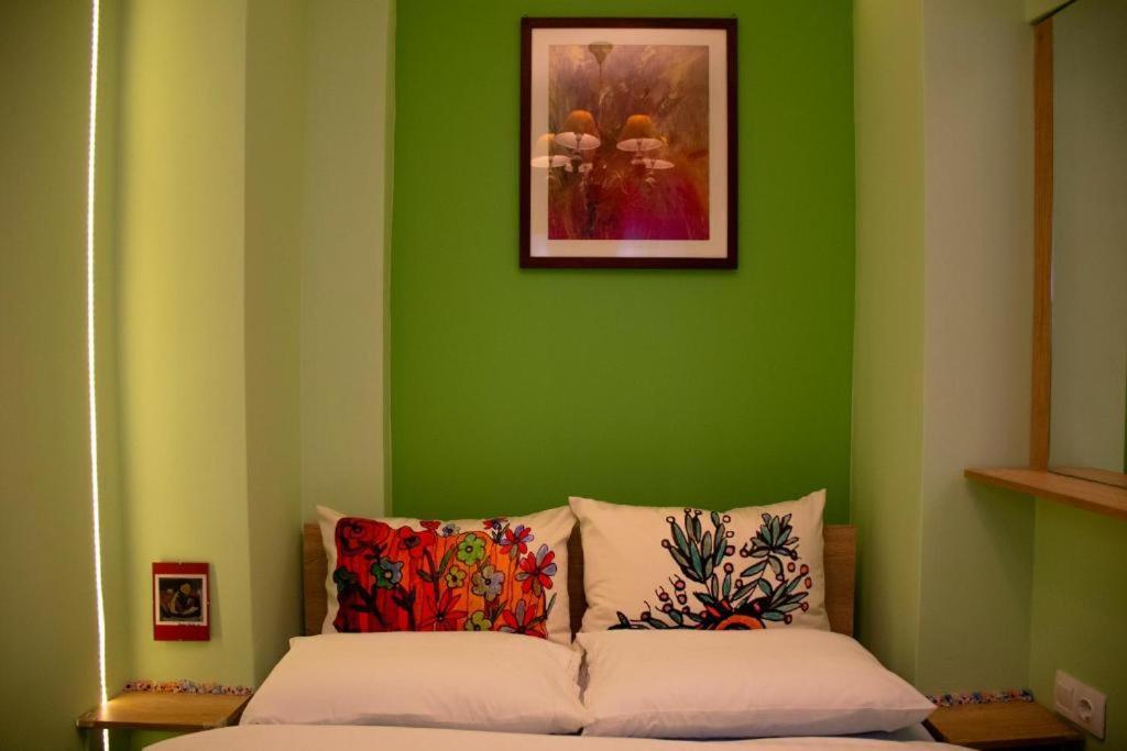 Lily, Nilie Hospitality Mgmt Apartment