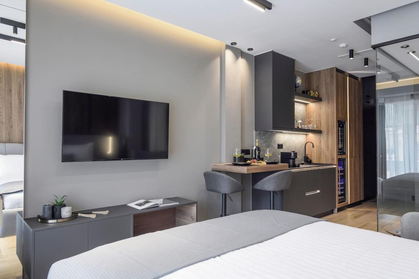 Aristotelian Virtues - Agapi Apartment *