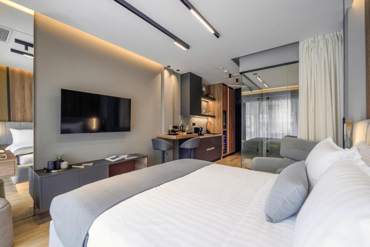 Aristotelian Virtues - Agapi Apartment *