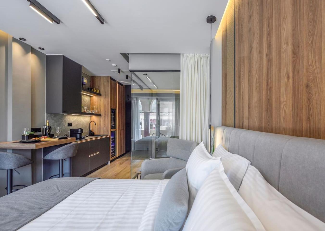 Apartment Aristotelian Virtues - Agapi *