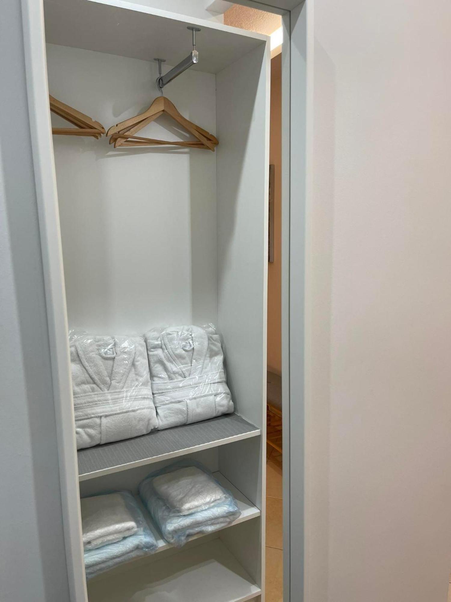 Helen's Little Castle Free Private Parking Appartement *