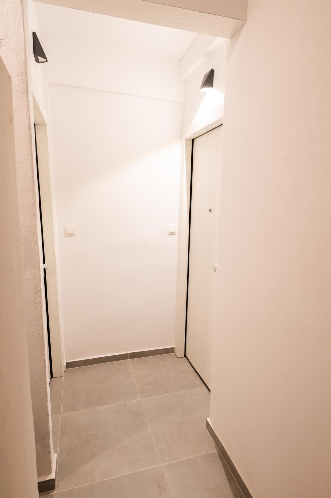 Apartment Honey Oak & Cream Patio By Nest