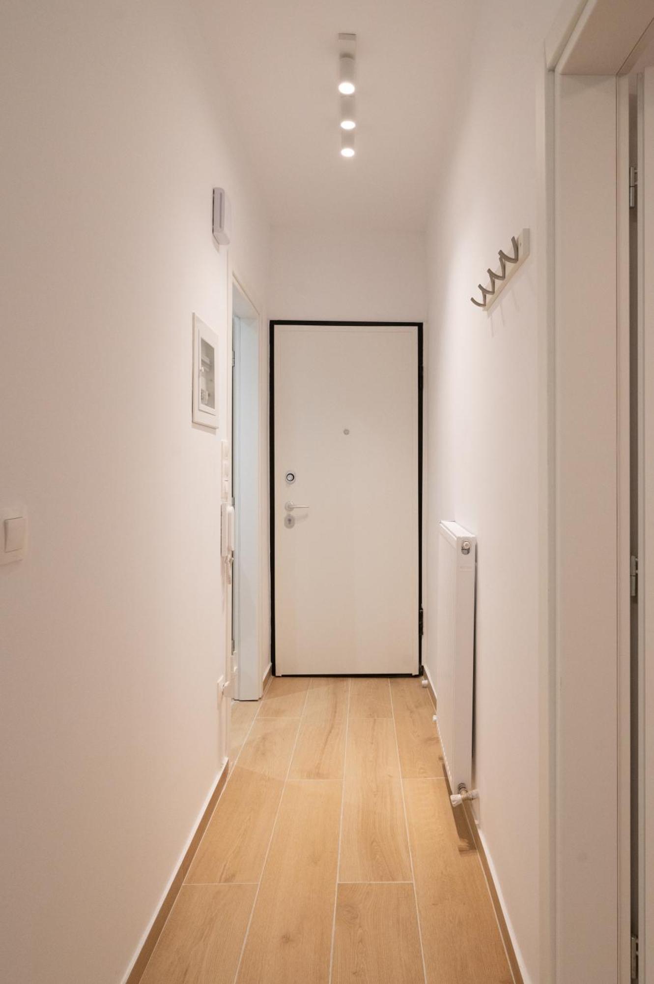 Apartment Honey Oak & Cream Patio By Nest