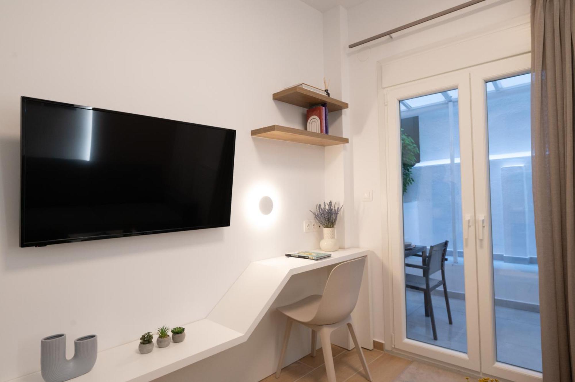 Honey Oak & Cream Patio By Nest Apartment
