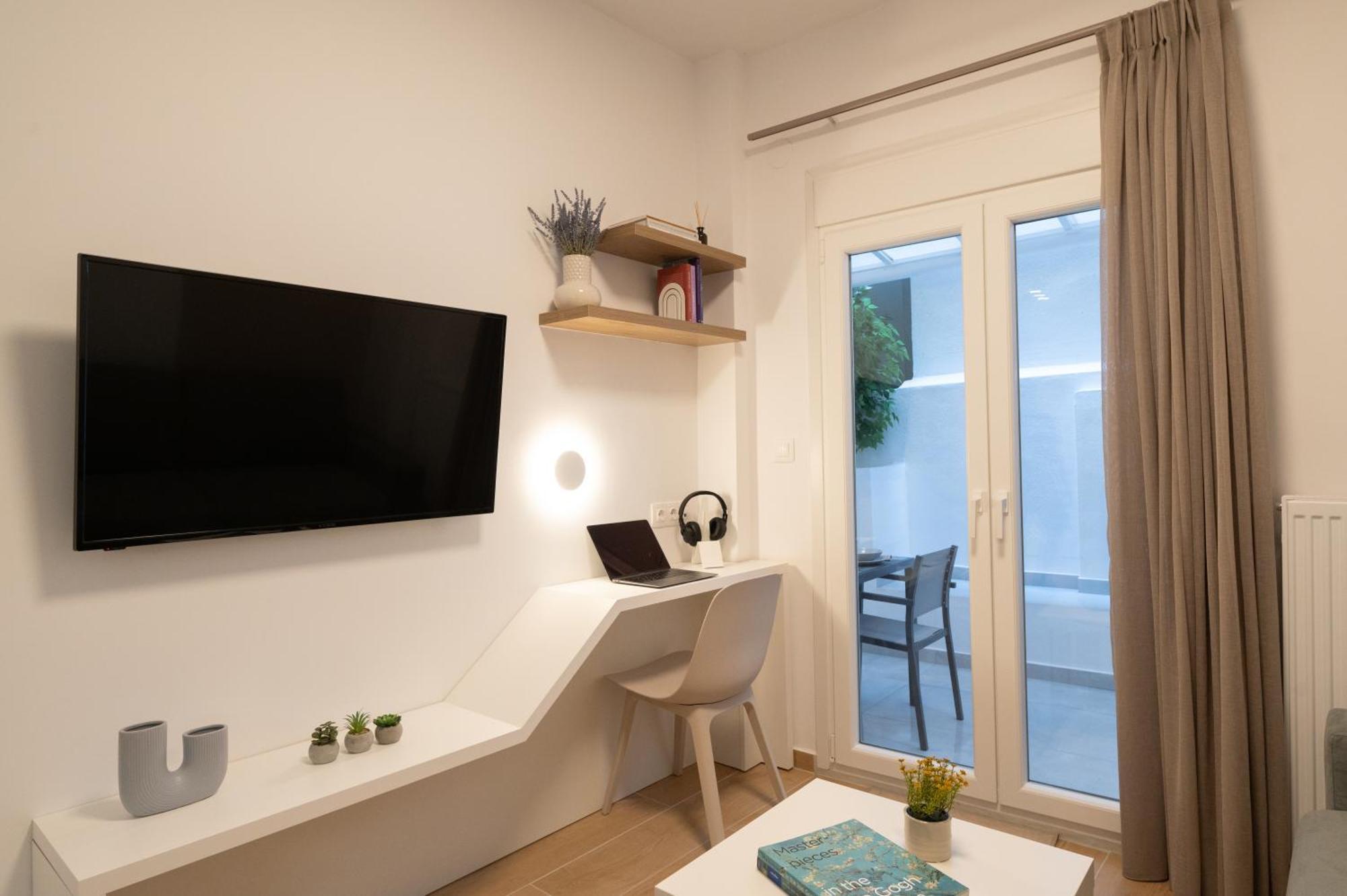 Honey Oak & Cream Patio By Nest Apartment *