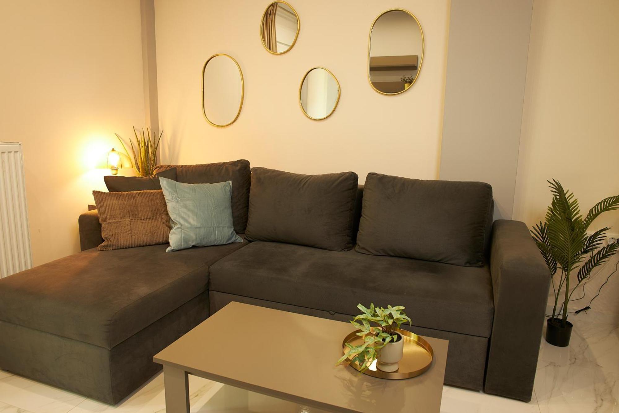 Marble Shine Near The Center By Binobi! Thessaloniki