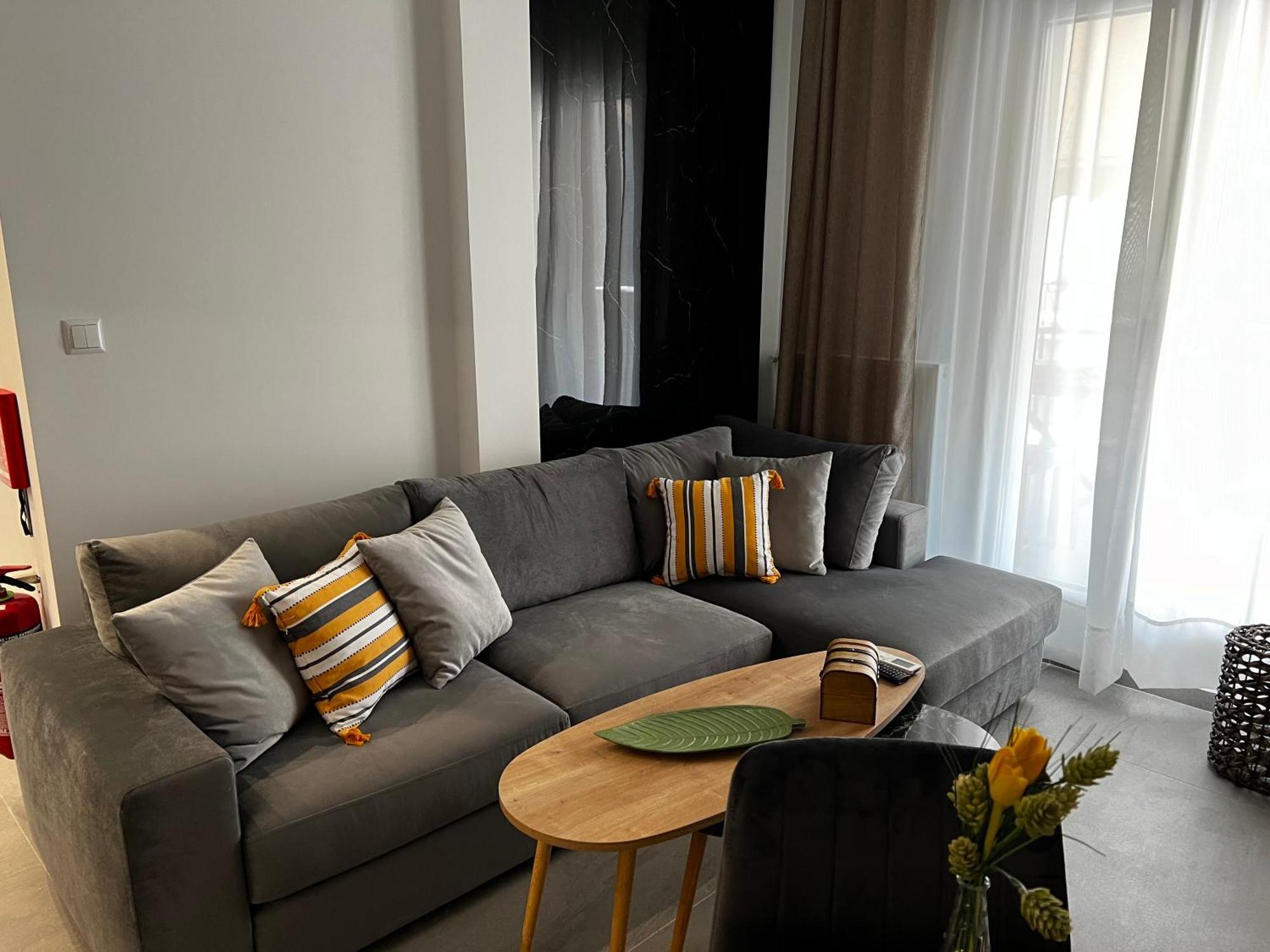 Apartment Oasis In With 500 Mbps Internet