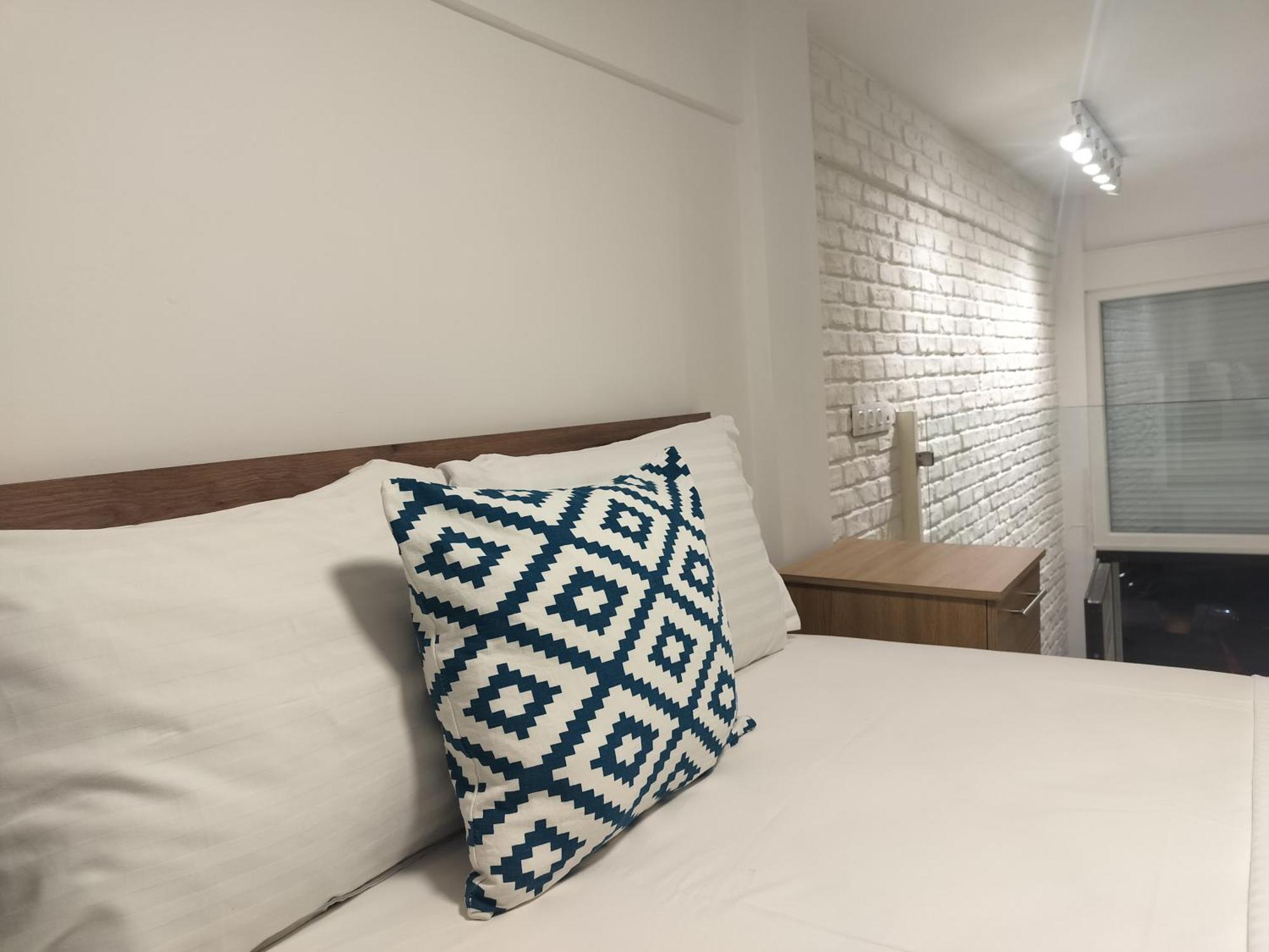 The White Loft - Explore Center By Foot Apartment *