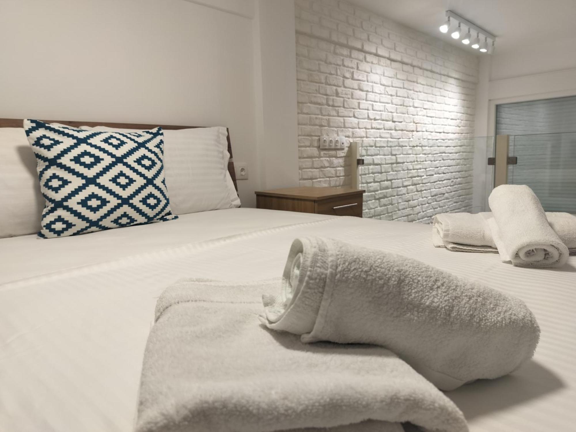 The White Loft - Explore Center By Foot