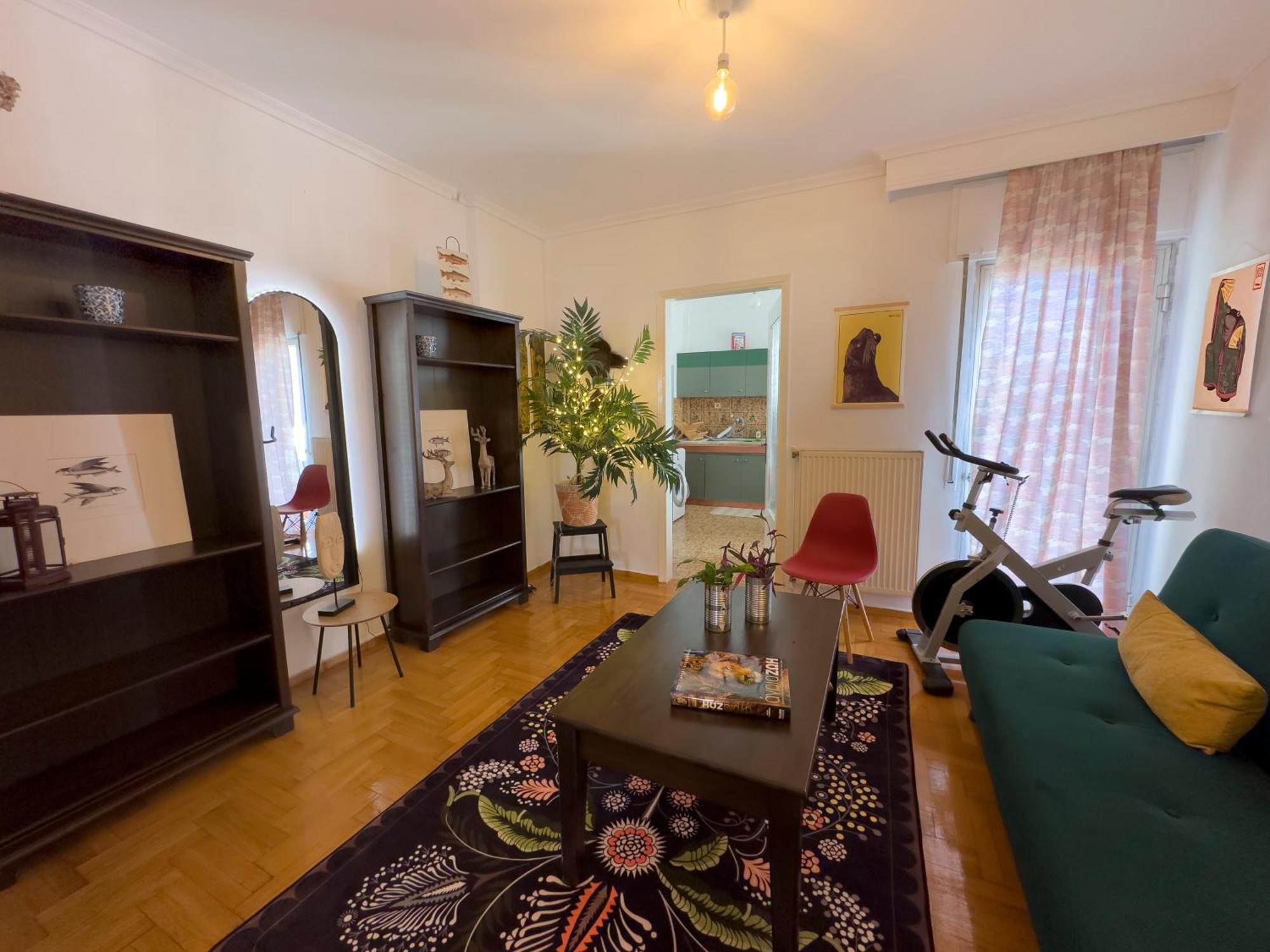 Spacious Artistic Flat With Private Parking