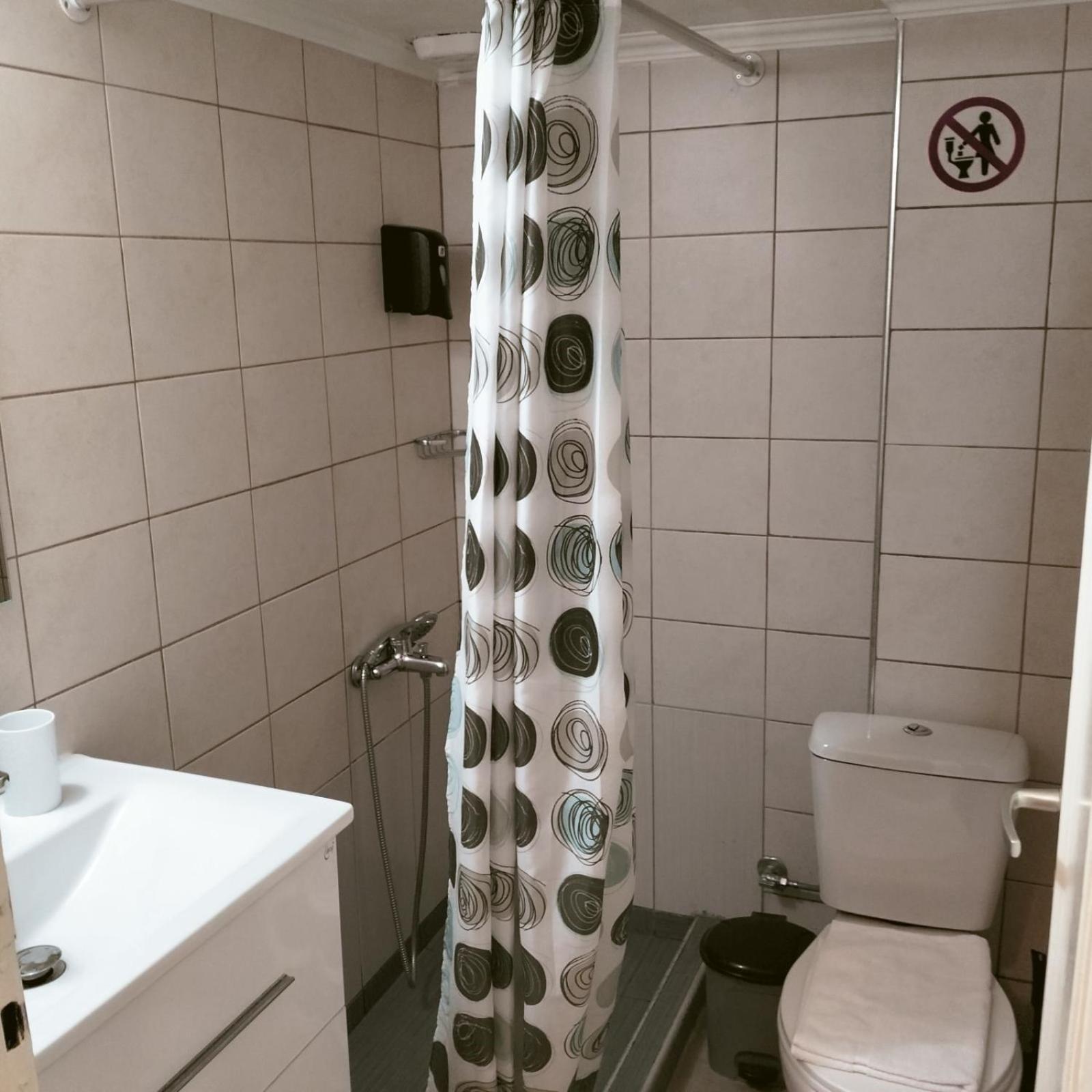 Deluxe Mitropoleos