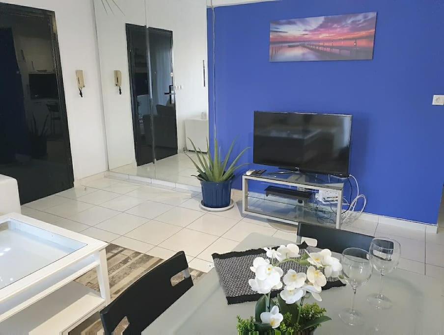 Manolis House