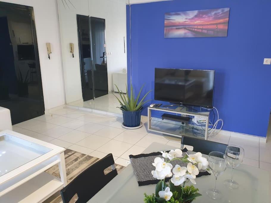Manolis House