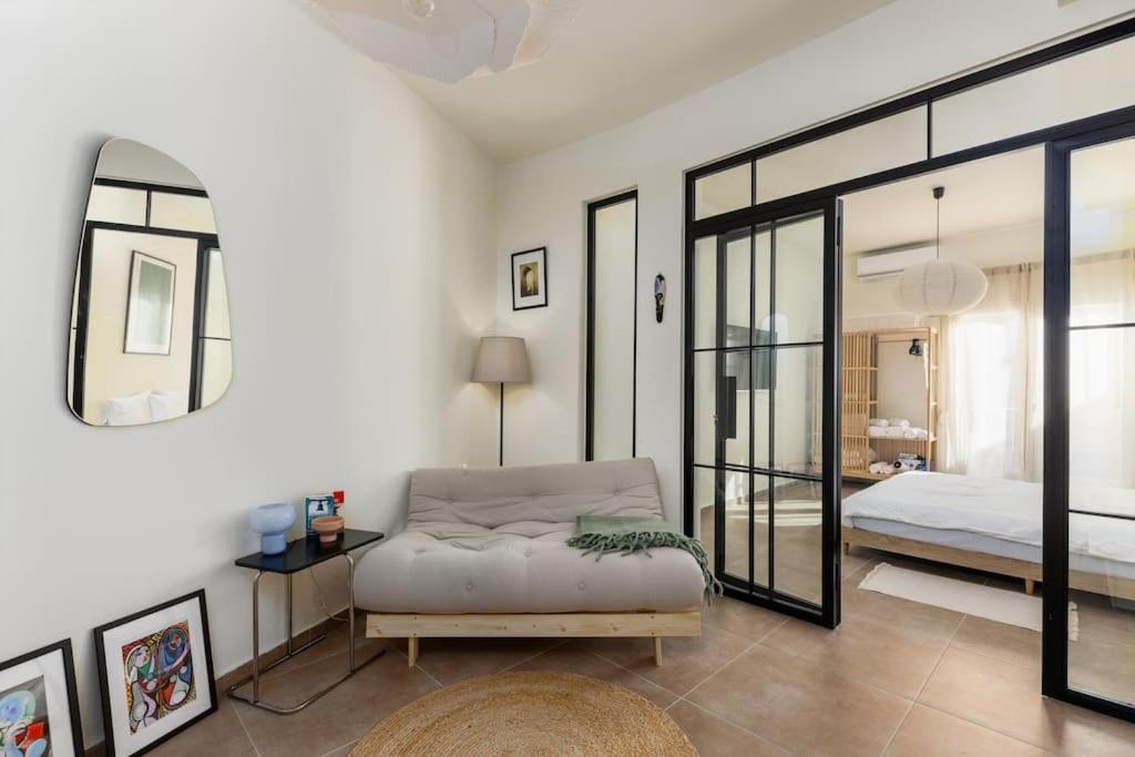 Japandi Style Flat In Center Thessaloniki