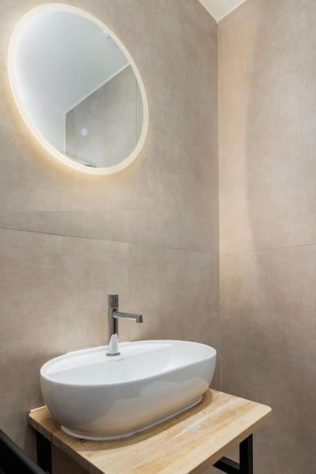 Japandi Style Flat In Center Apartment *