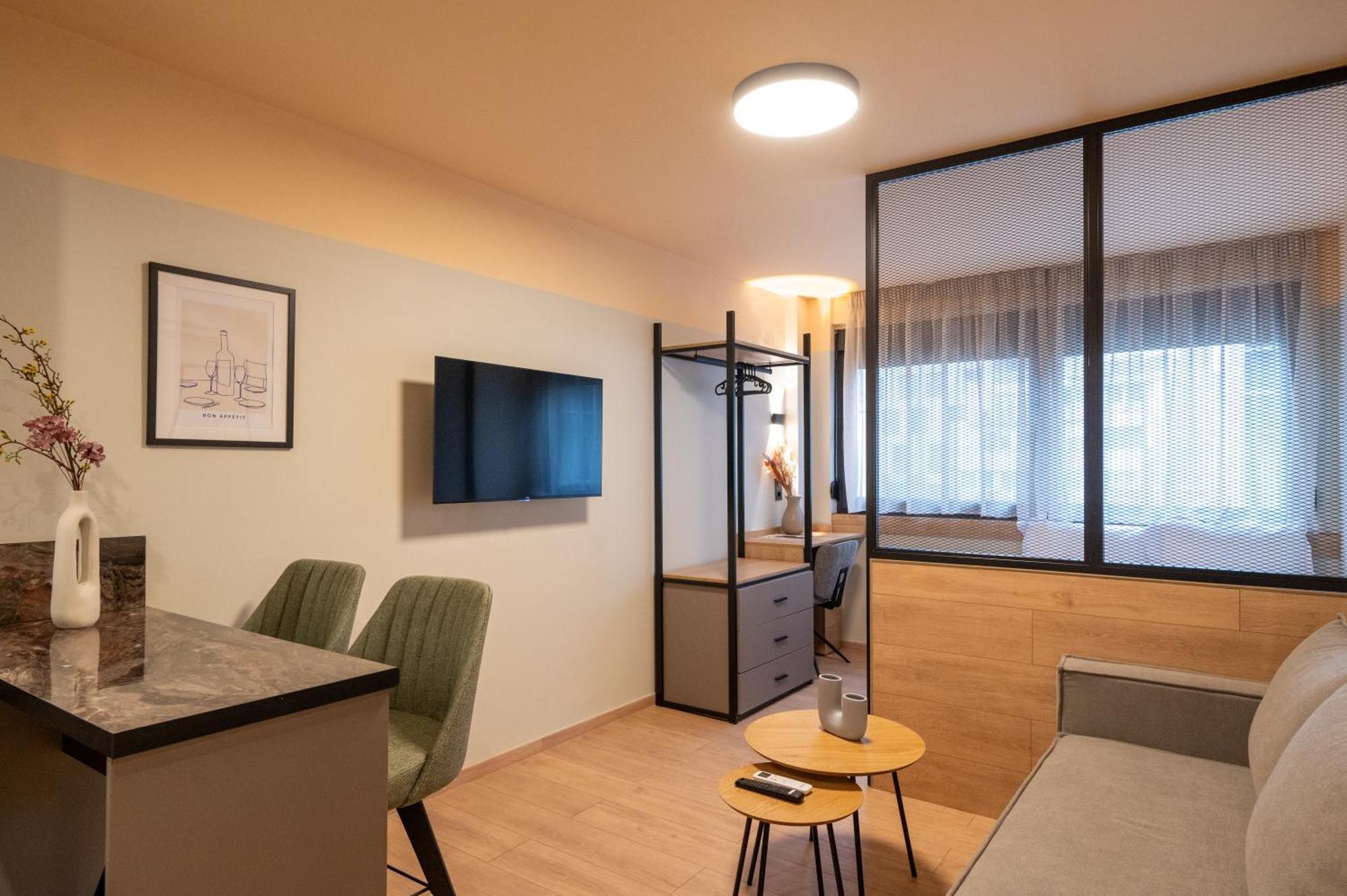 Ermou Boutique By Nest *