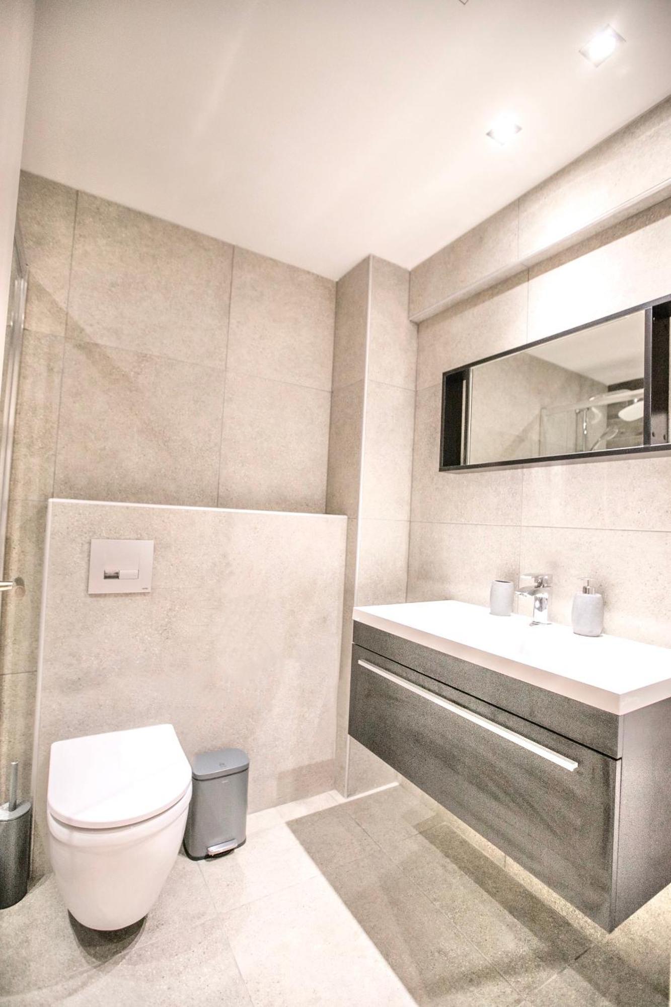 #aura & V9-10 Apartment