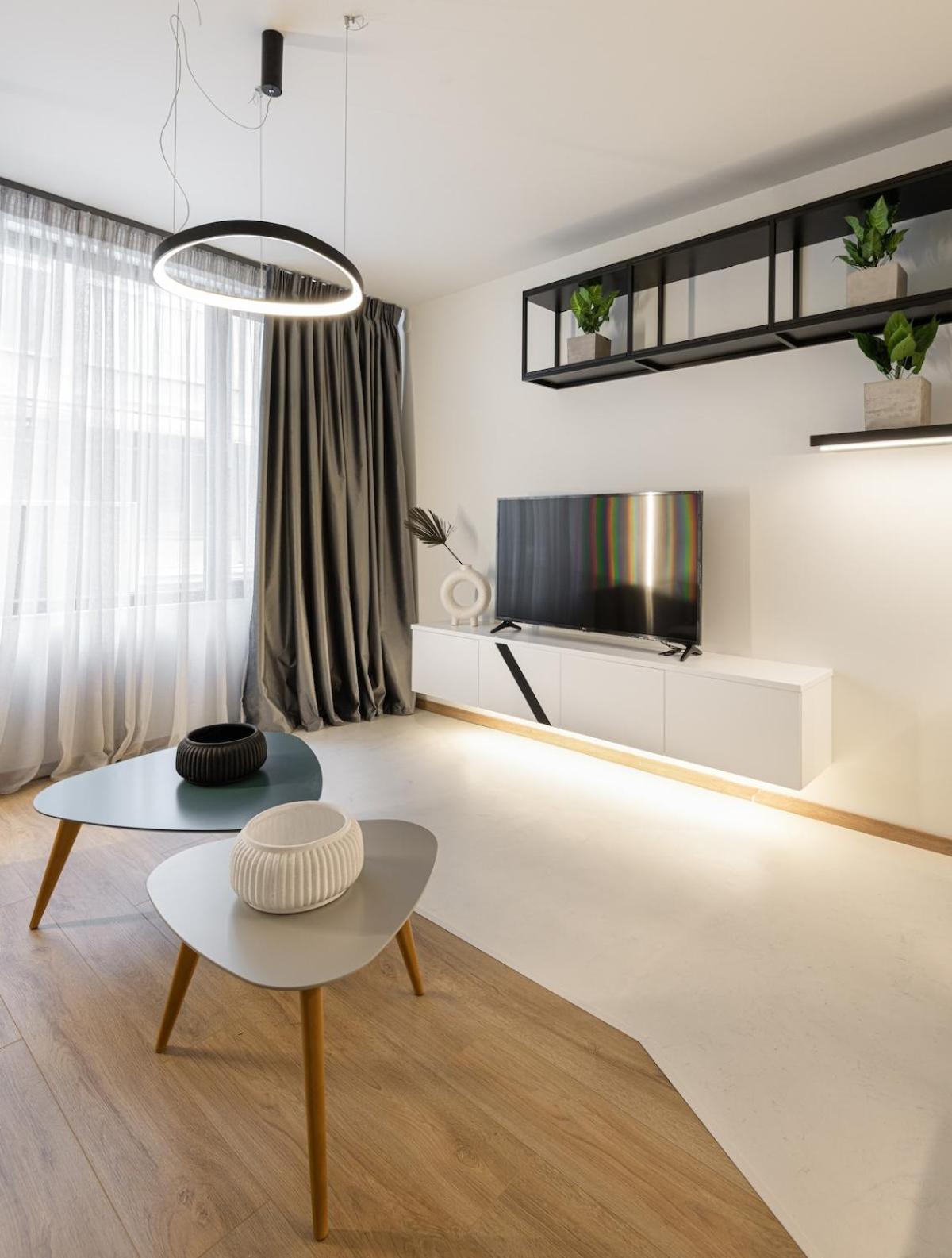 Innovative 2-br Futuristic Flat In Ladadika Apartment *