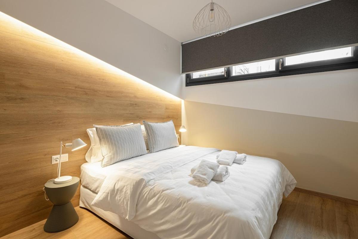 Innovative 2-br Futuristic Flat In Ladadika