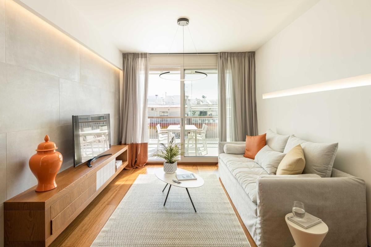 Elegant Mountain-view Next To Seaside Daire