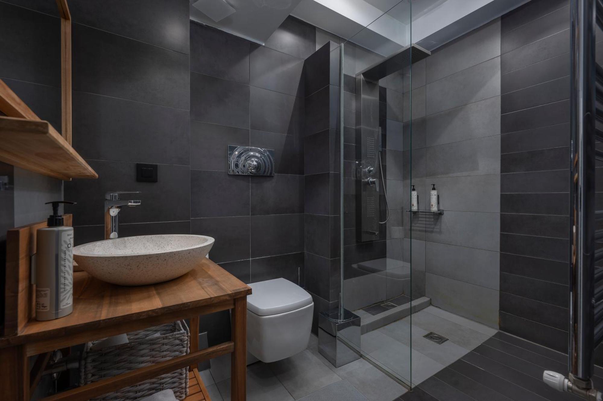 Embassy Elegant Apartment