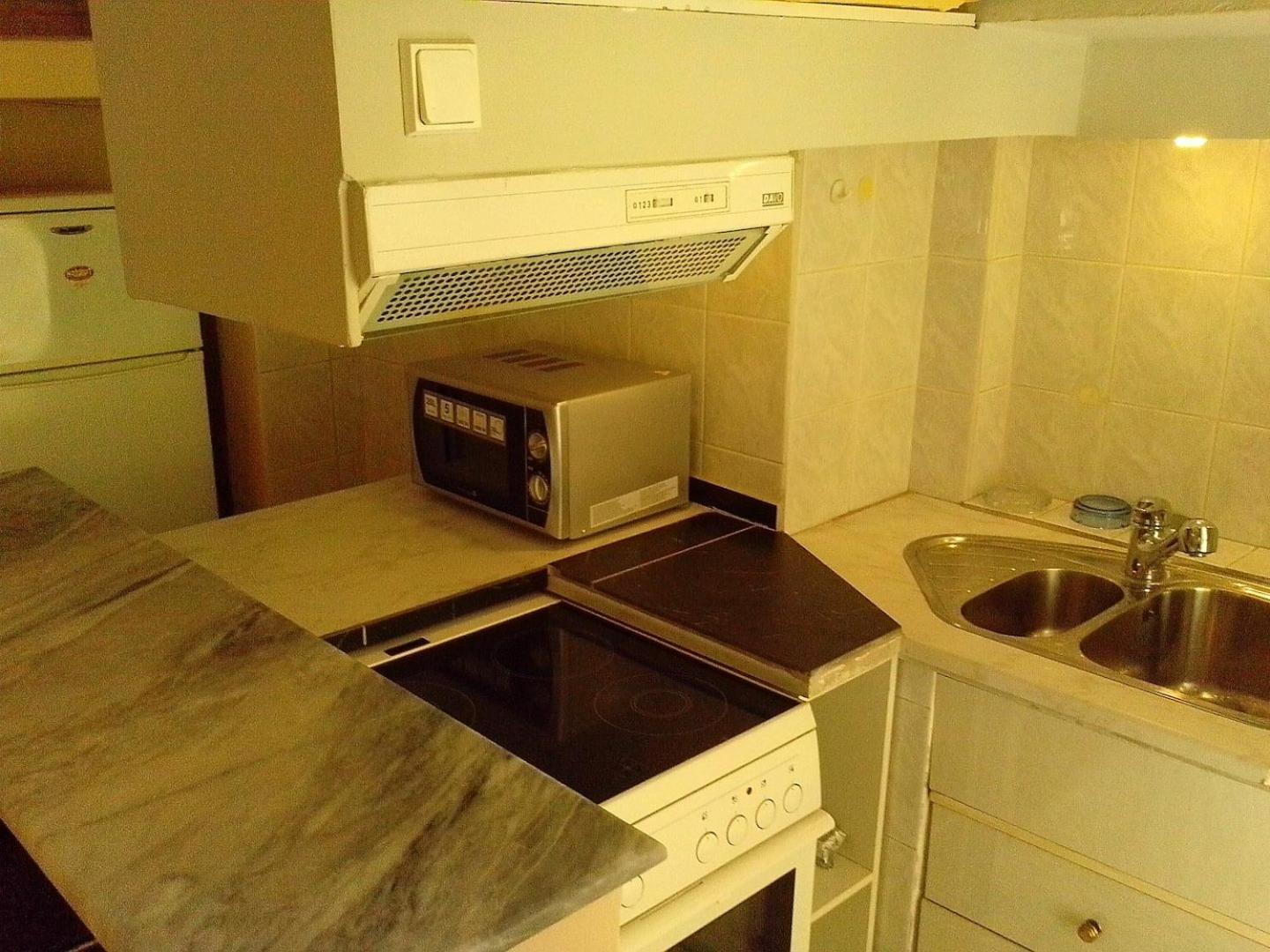 4 Guests - Balcony - A C - Attractions Apartment