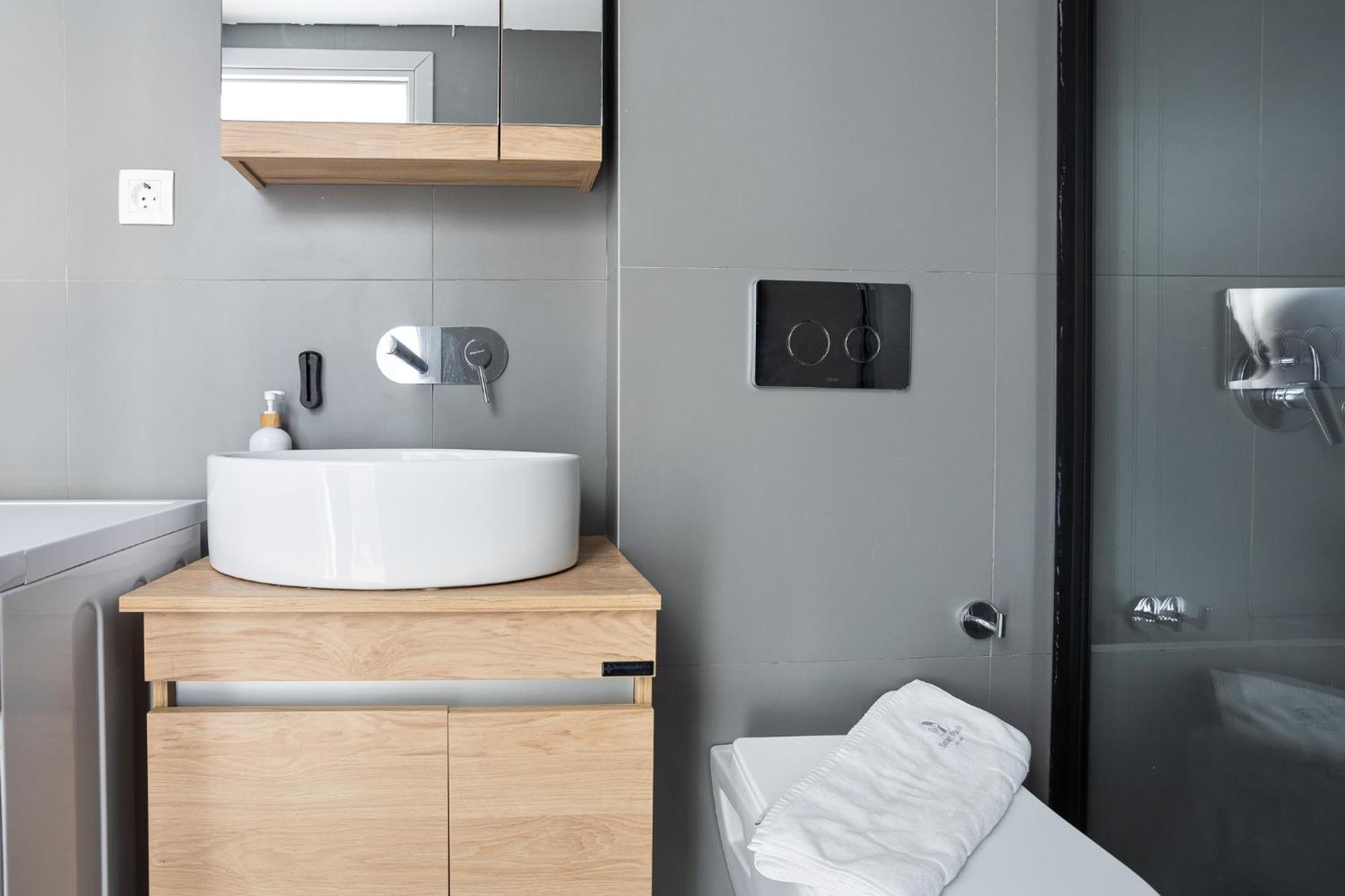 2 Apartment *