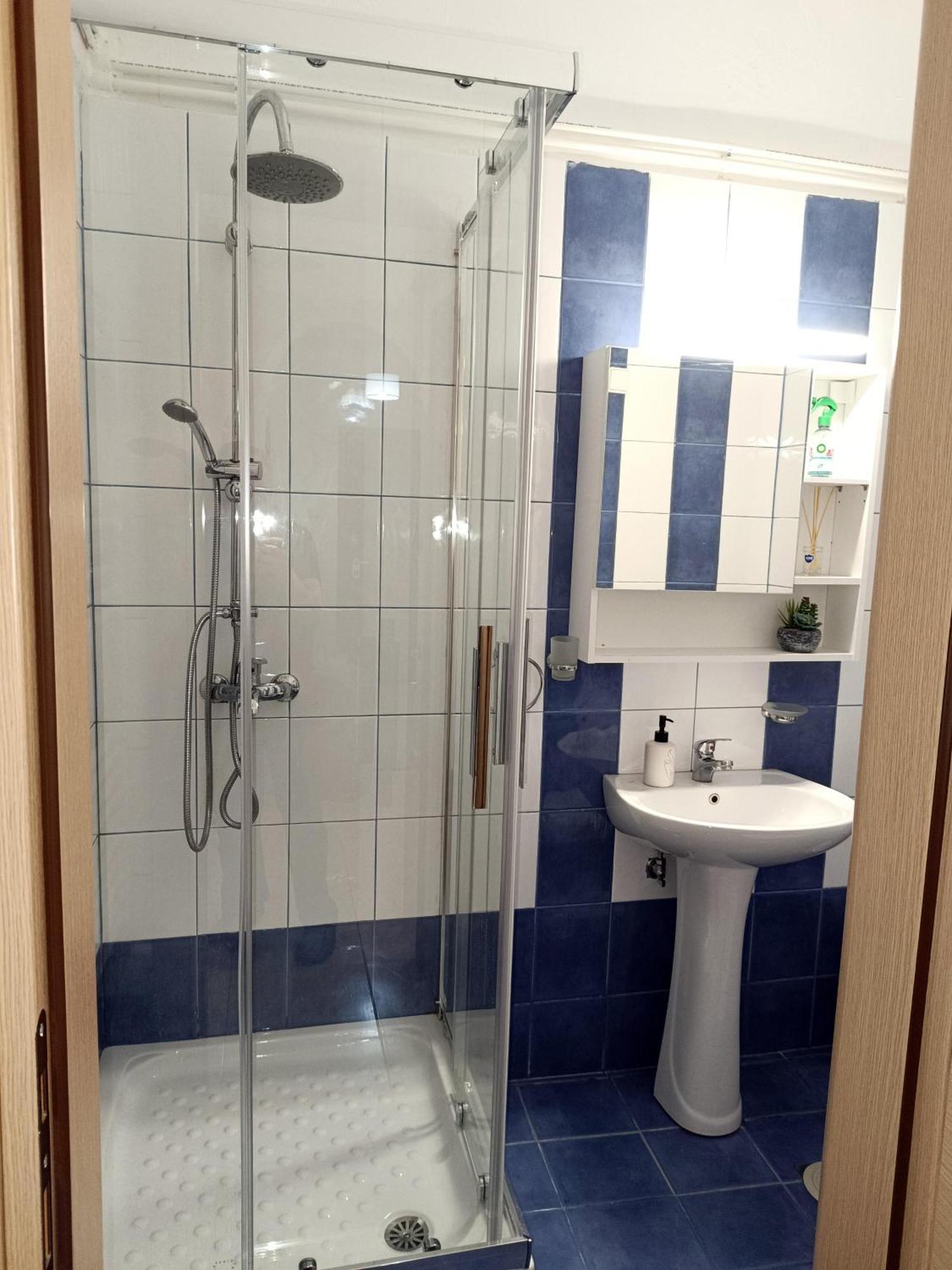 Niovi, Stylish Near The Waterfront Apartment