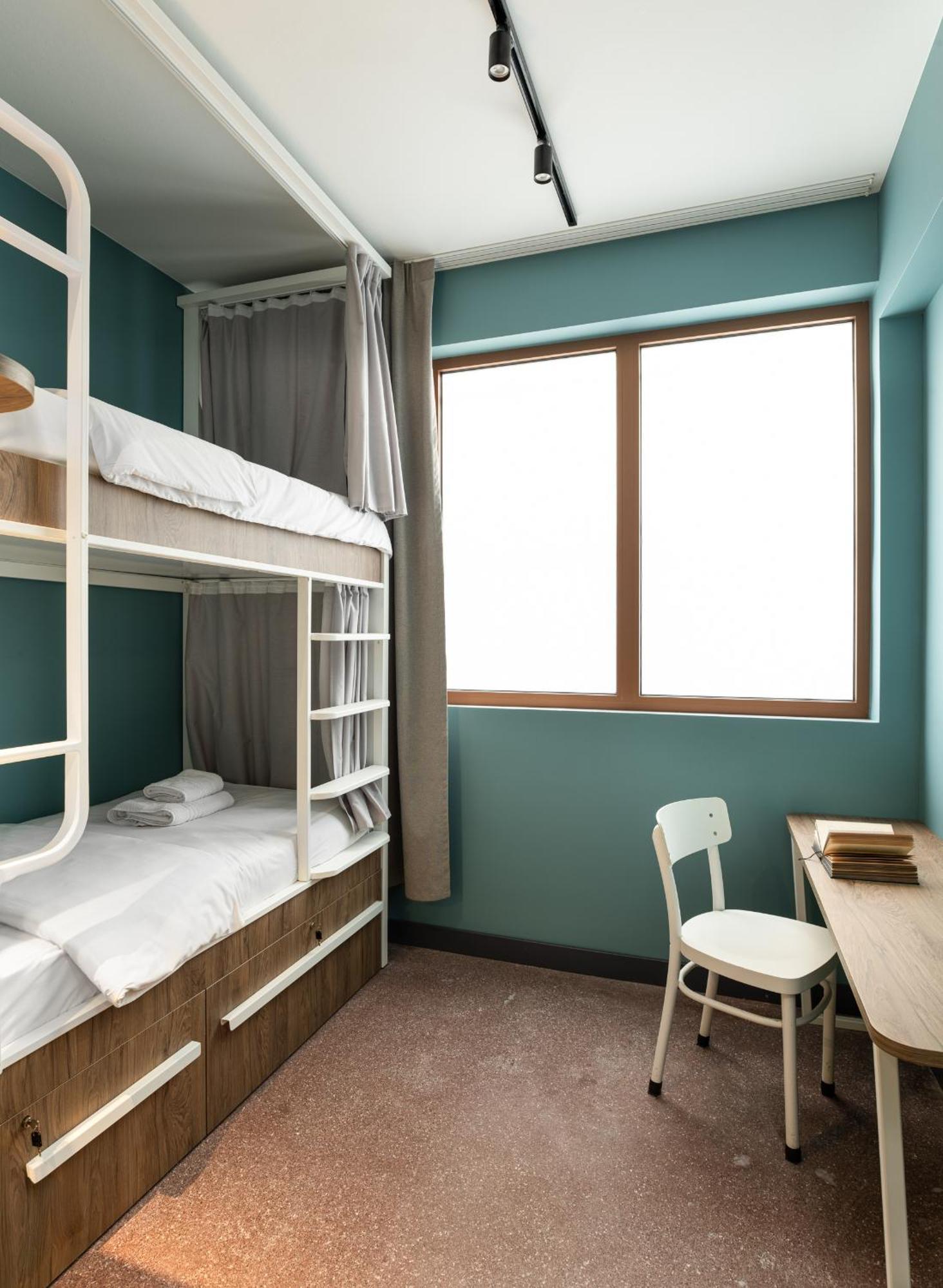 Hostel Zeus Is Loose *