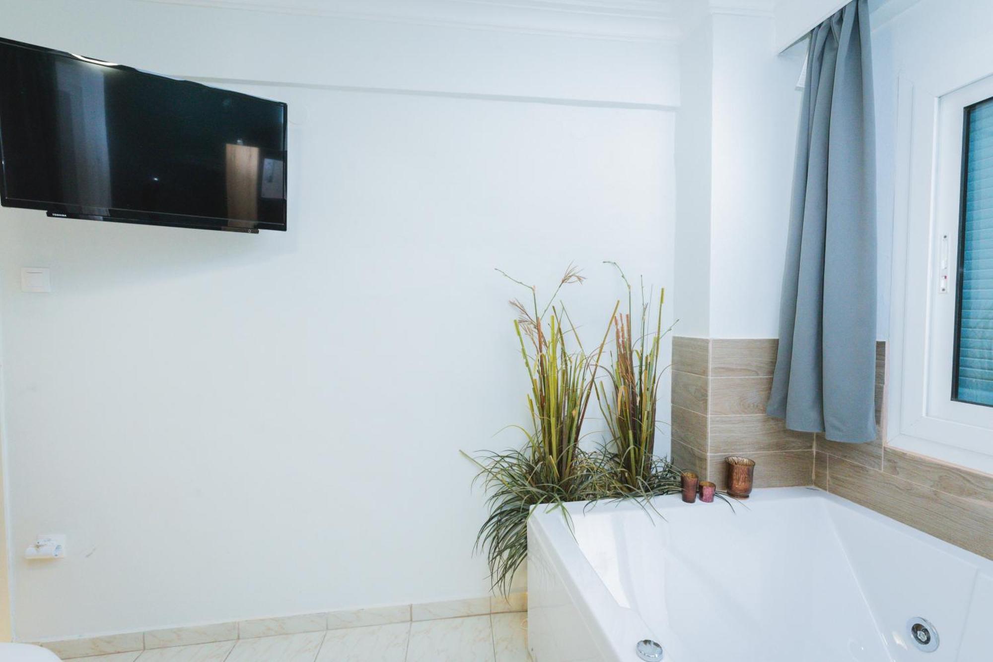 Apartment Stylish W Jacuzzi, 5 Min To White Tower Thessaloniki
