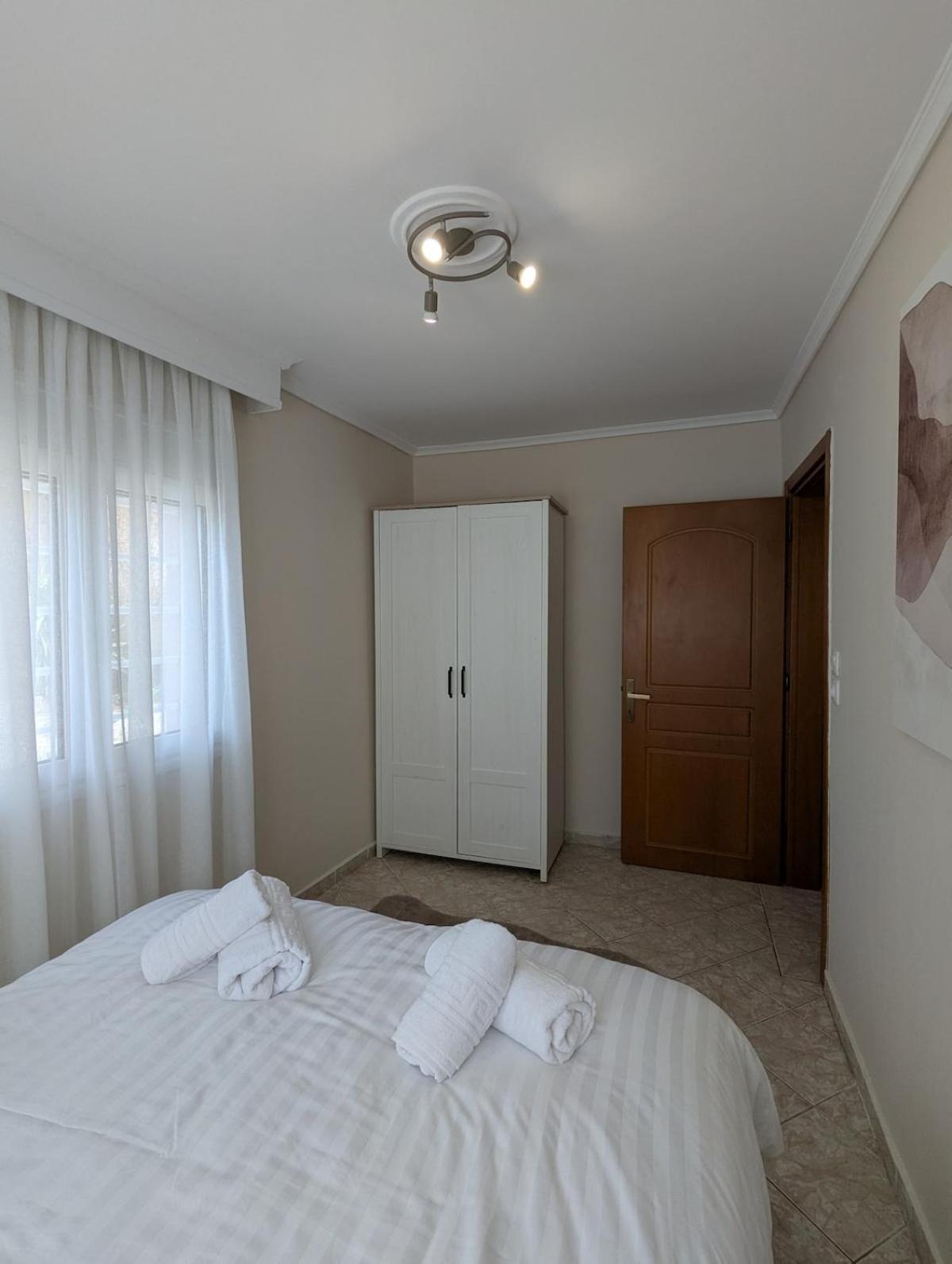 Under Castle Walls Apartment *