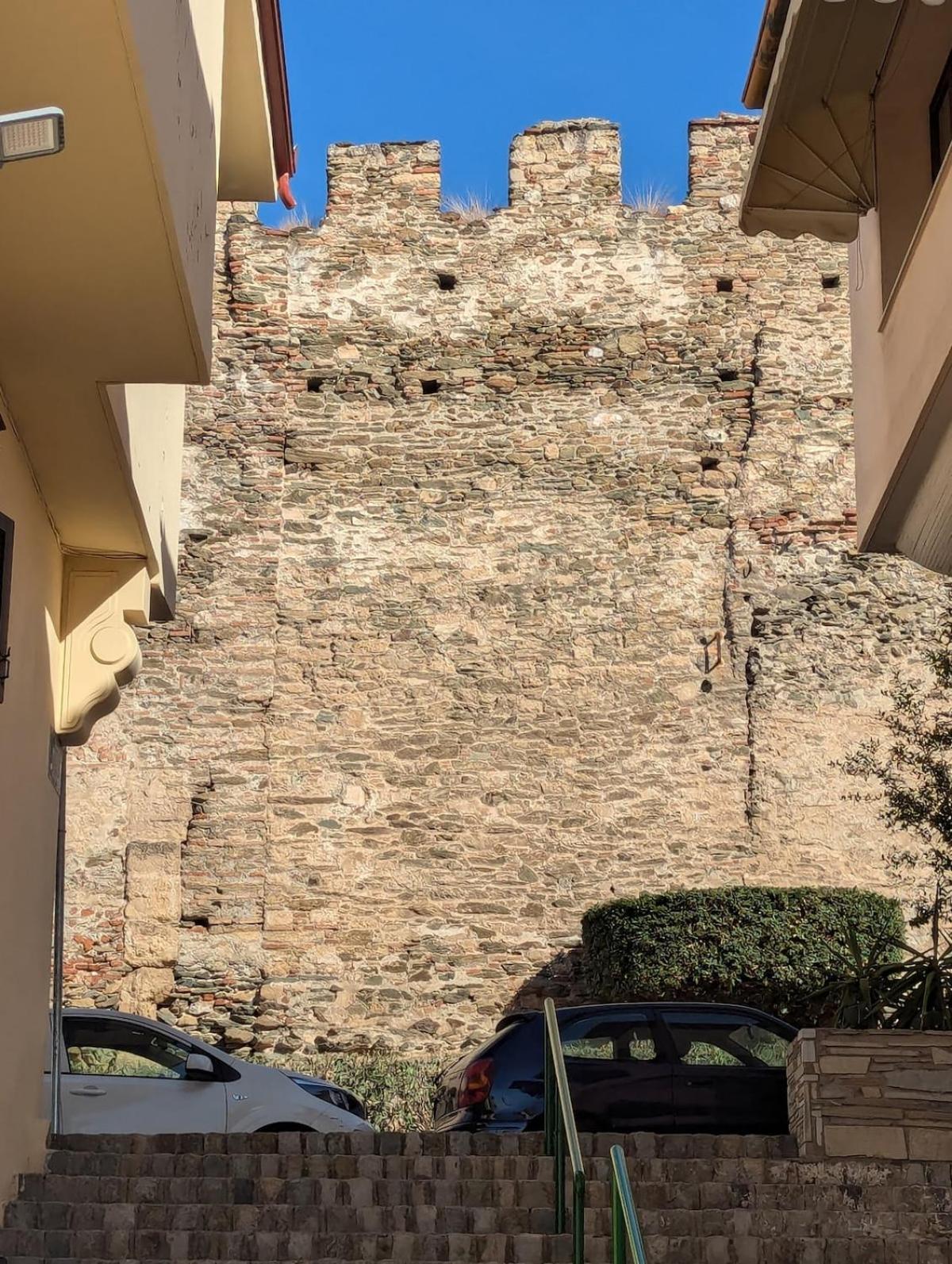 Under Castle Walls Apartment