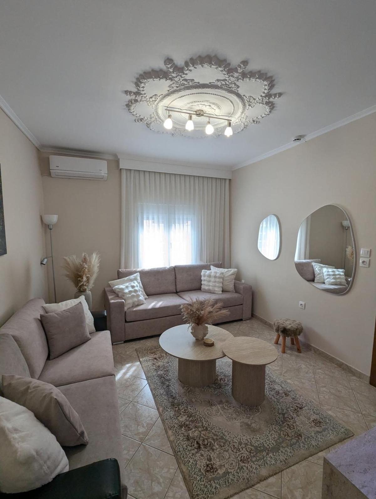 Under Castle Walls Apartment *