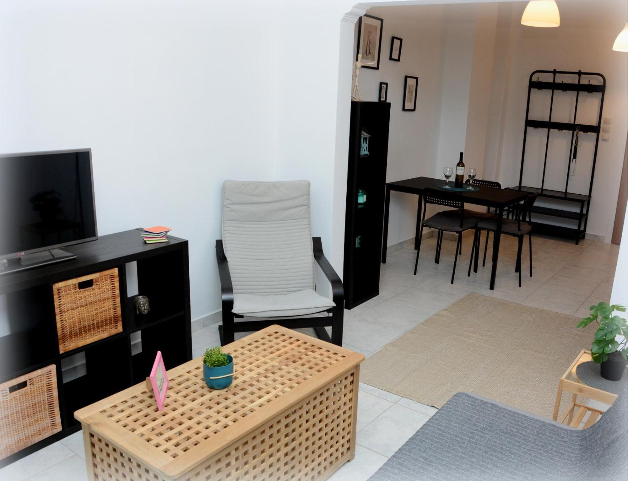 Cyriacus Flat In The Heart Of *