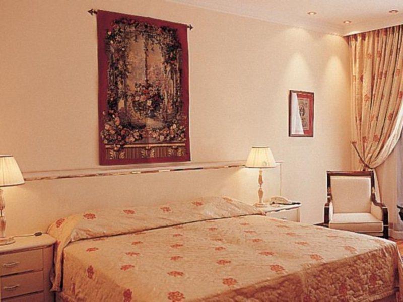 Minerva Premier Hotel 4*