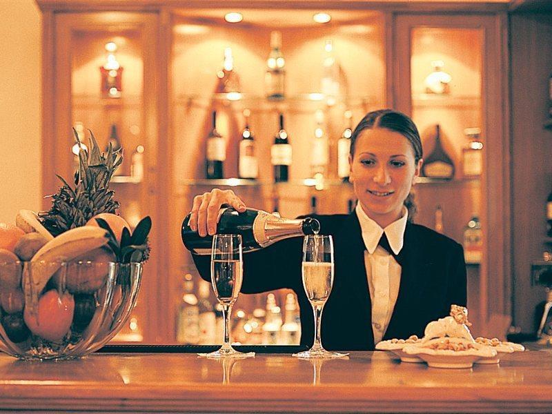 Minerva Premier Khách sạn