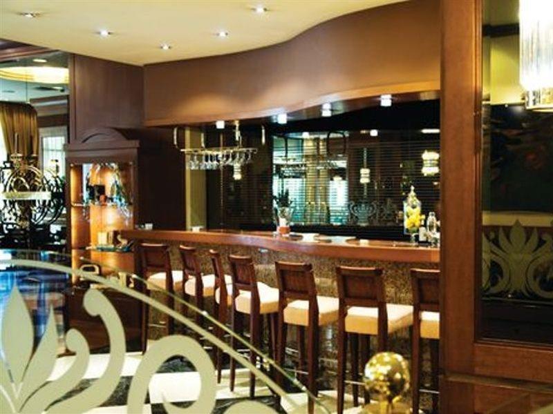 Hotel Holiday By Ihg 5*