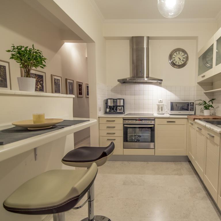 Elegant Supercentral Apartment *