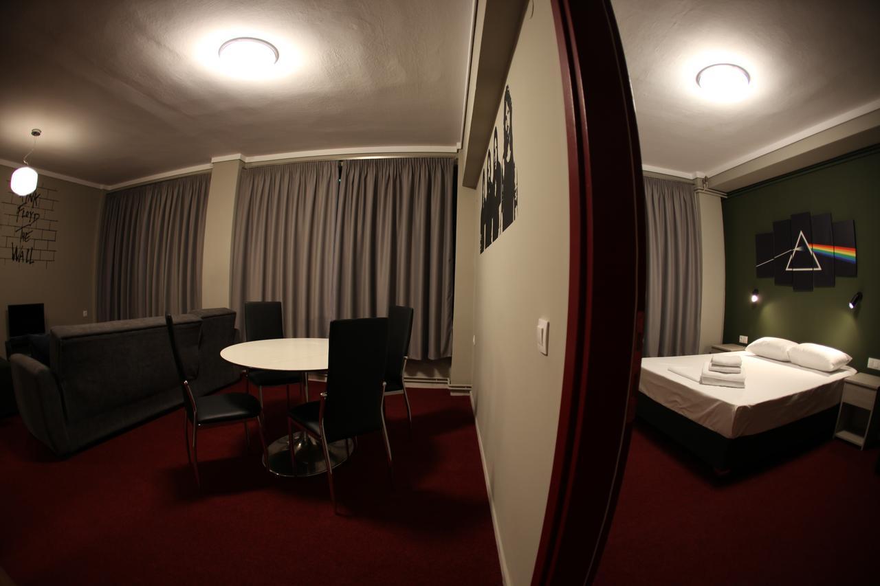 Hostel Hybrid