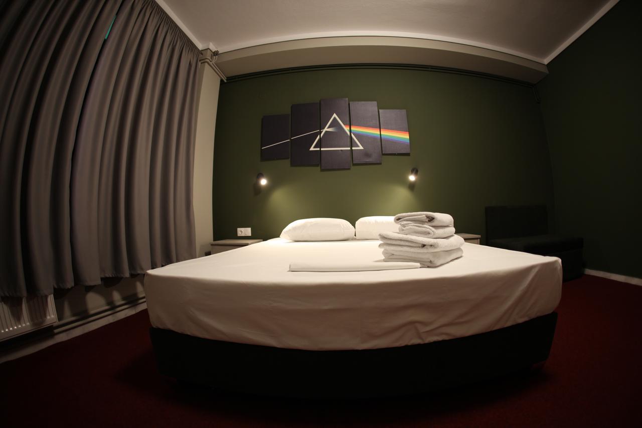 Hostel Hybrid
