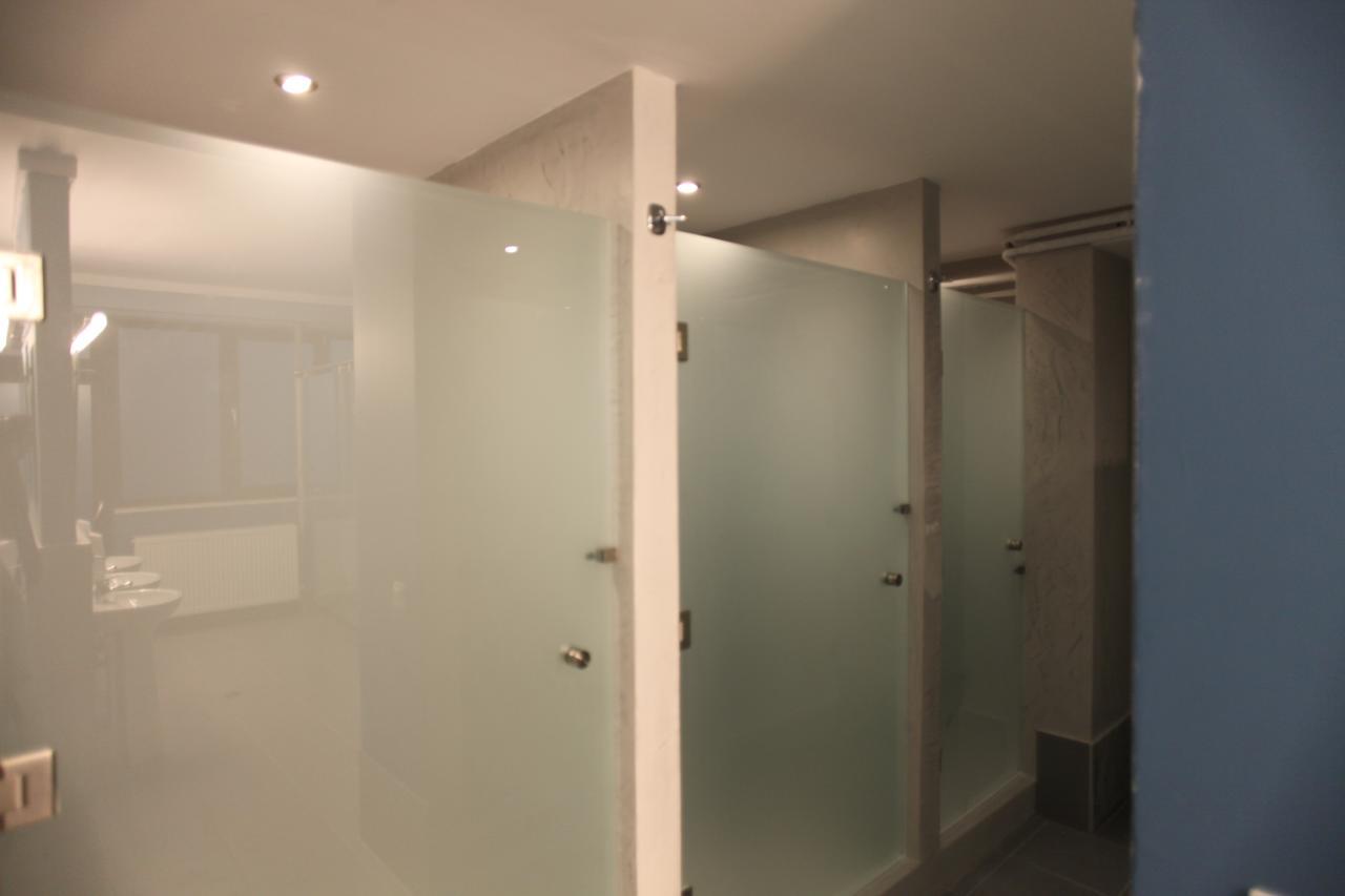 Hostel Hybrid