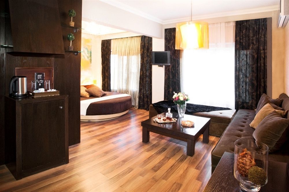 Plaza Hotel, Philian And Hotel