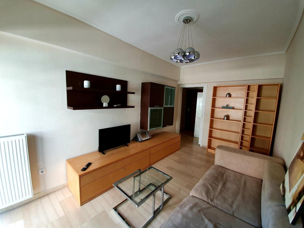 Wood 'N White, Nilie Hospitality Mgmt *