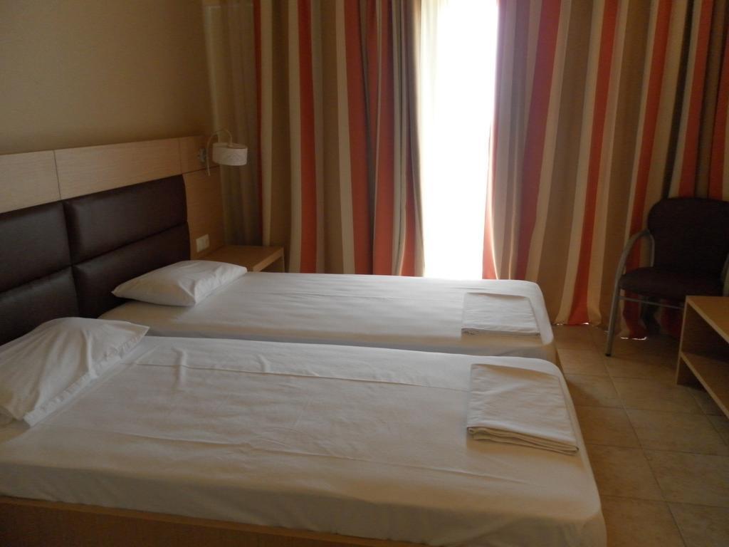 Esperia Hotel 2*
