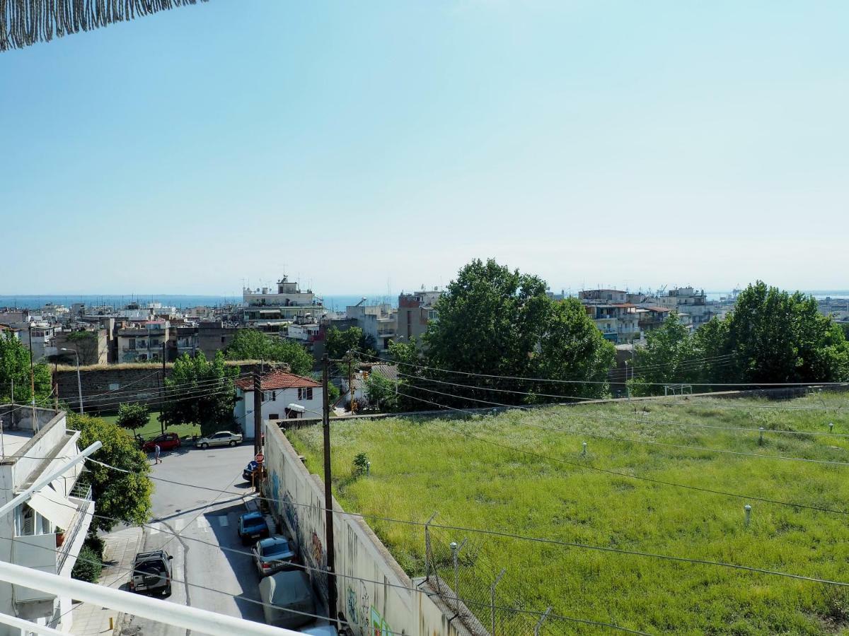 Sunny Near The Center Selanik