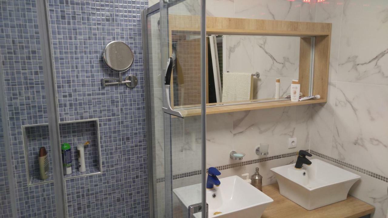 Relax In 90sqm Close To Airport ,shoping,embriolab Seaside Apartment Thessaloniki