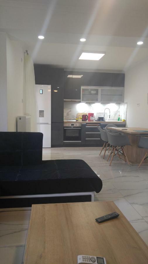 Relax In 90sqm Close To Airport ,shoping,embriolab Seaside * Thessaloniki