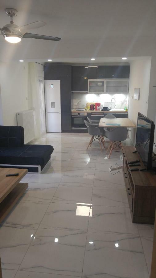 Relax In 90sqm Close To Airport ,shoping,embriolab Seaside Apartment Thessaloniki