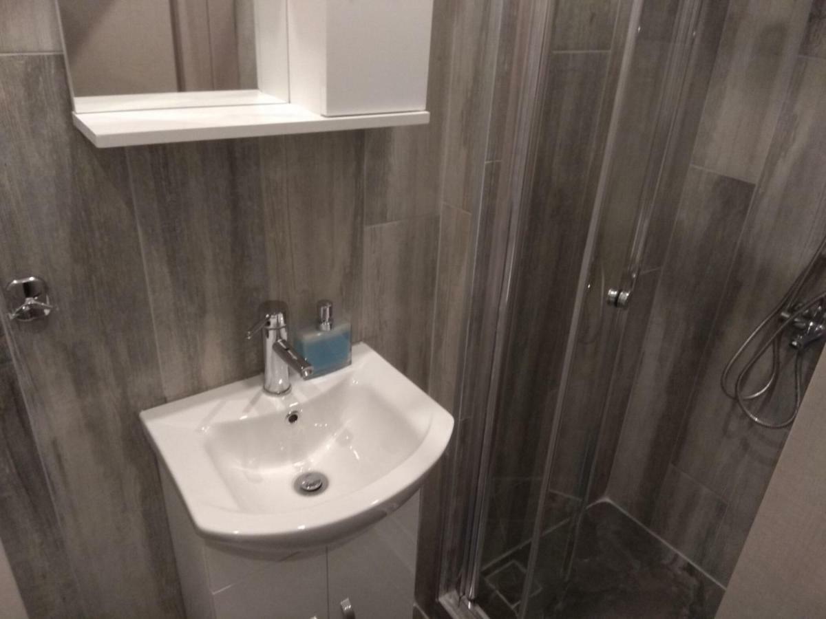 Flow - White Tower Two Bedroom Apartment *